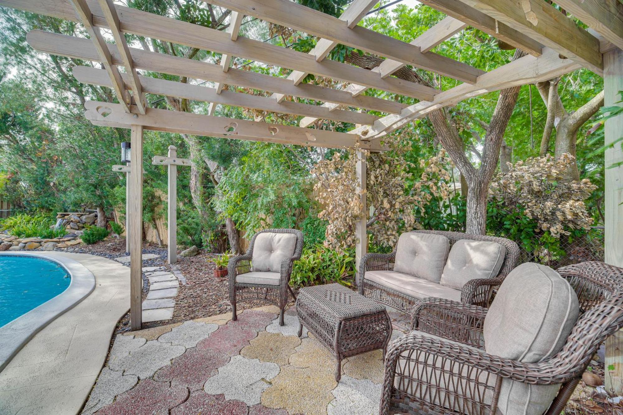 Centrally Located Merritt Island Home Pool, Porch Luaran gambar