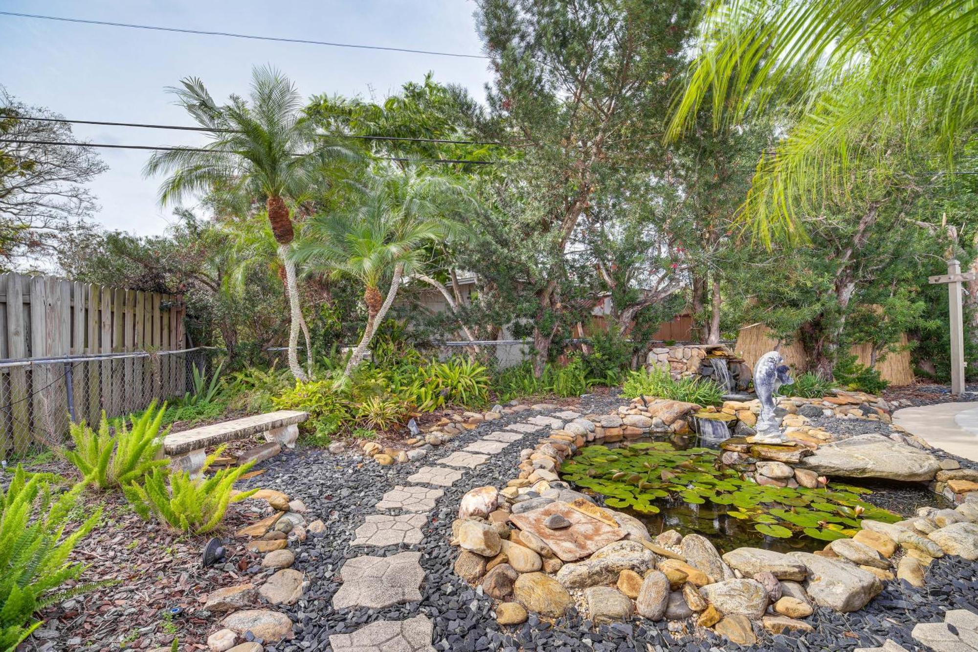 Centrally Located Merritt Island Home Pool, Porch Luaran gambar